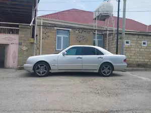 Mercedes E 230